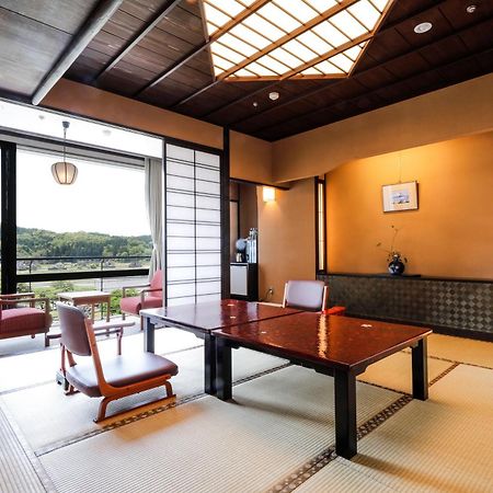 Yamashiro Onsen Miyabi No Yado Kaga Hyakumangoku Hotel Exterior photo