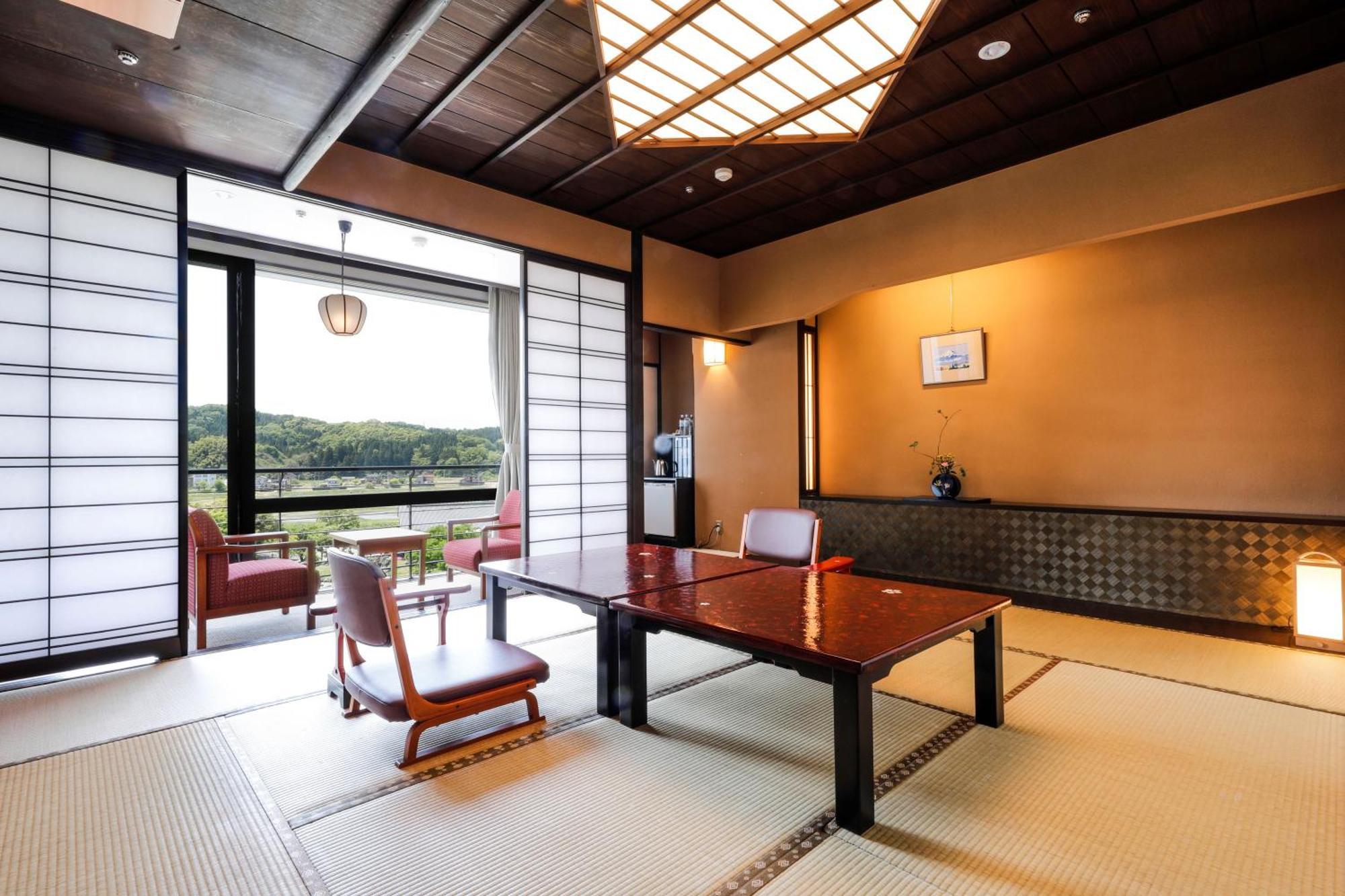 Yamashiro Onsen Miyabi No Yado Kaga Hyakumangoku Hotel Exterior photo