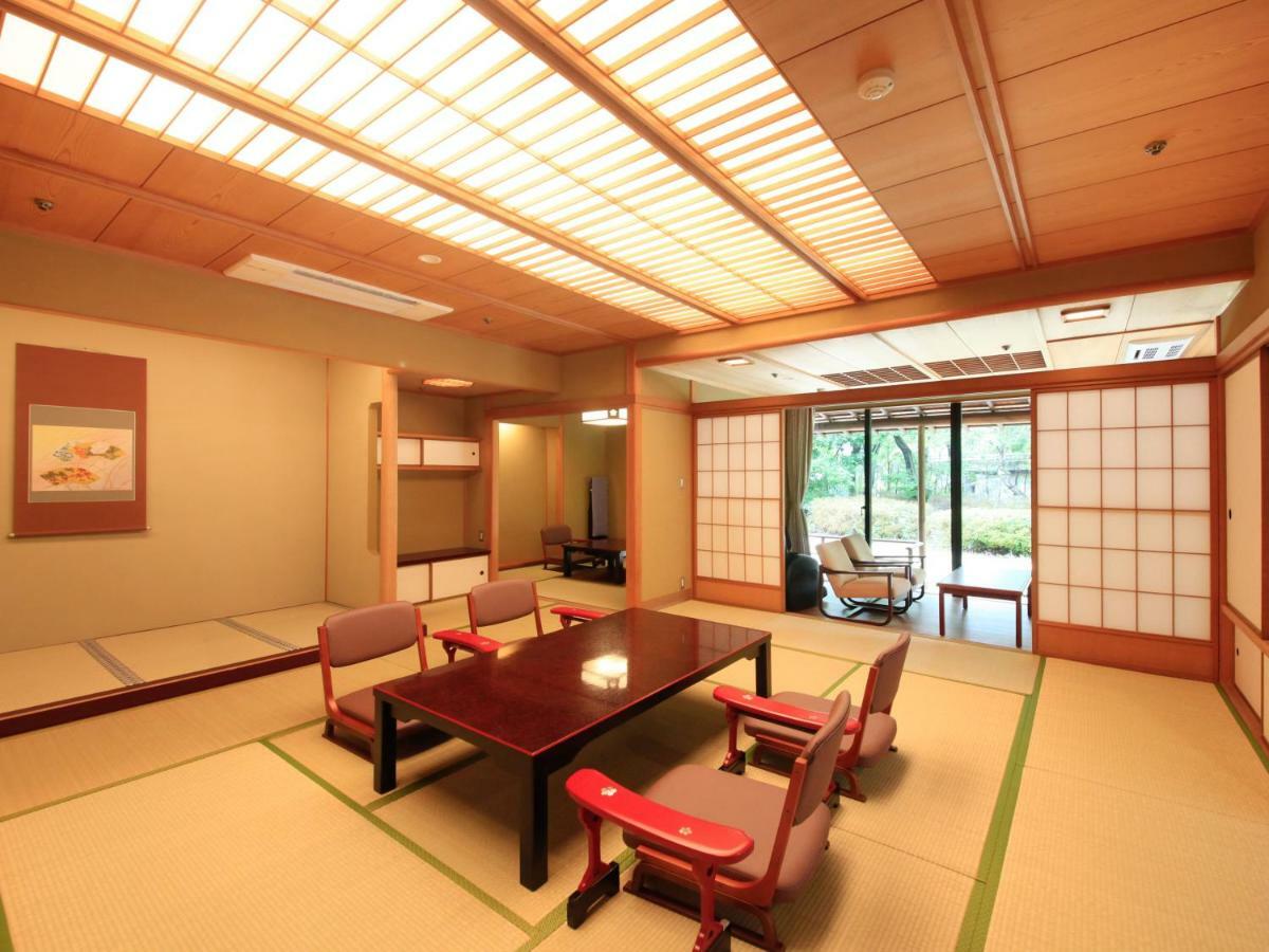 Yamashiro Onsen Miyabi No Yado Kaga Hyakumangoku Hotel Exterior photo