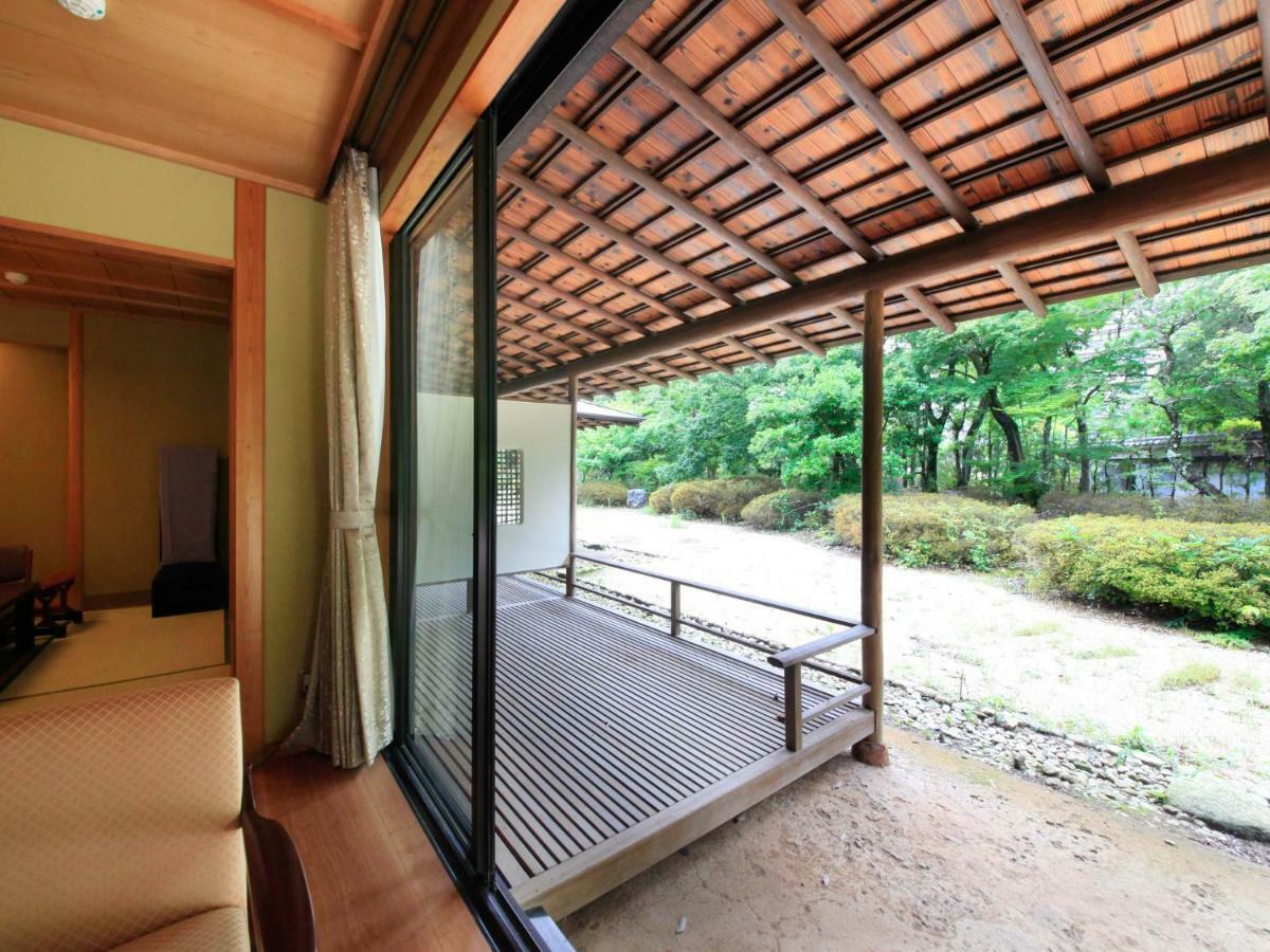 Yamashiro Onsen Miyabi No Yado Kaga Hyakumangoku Hotel Exterior photo