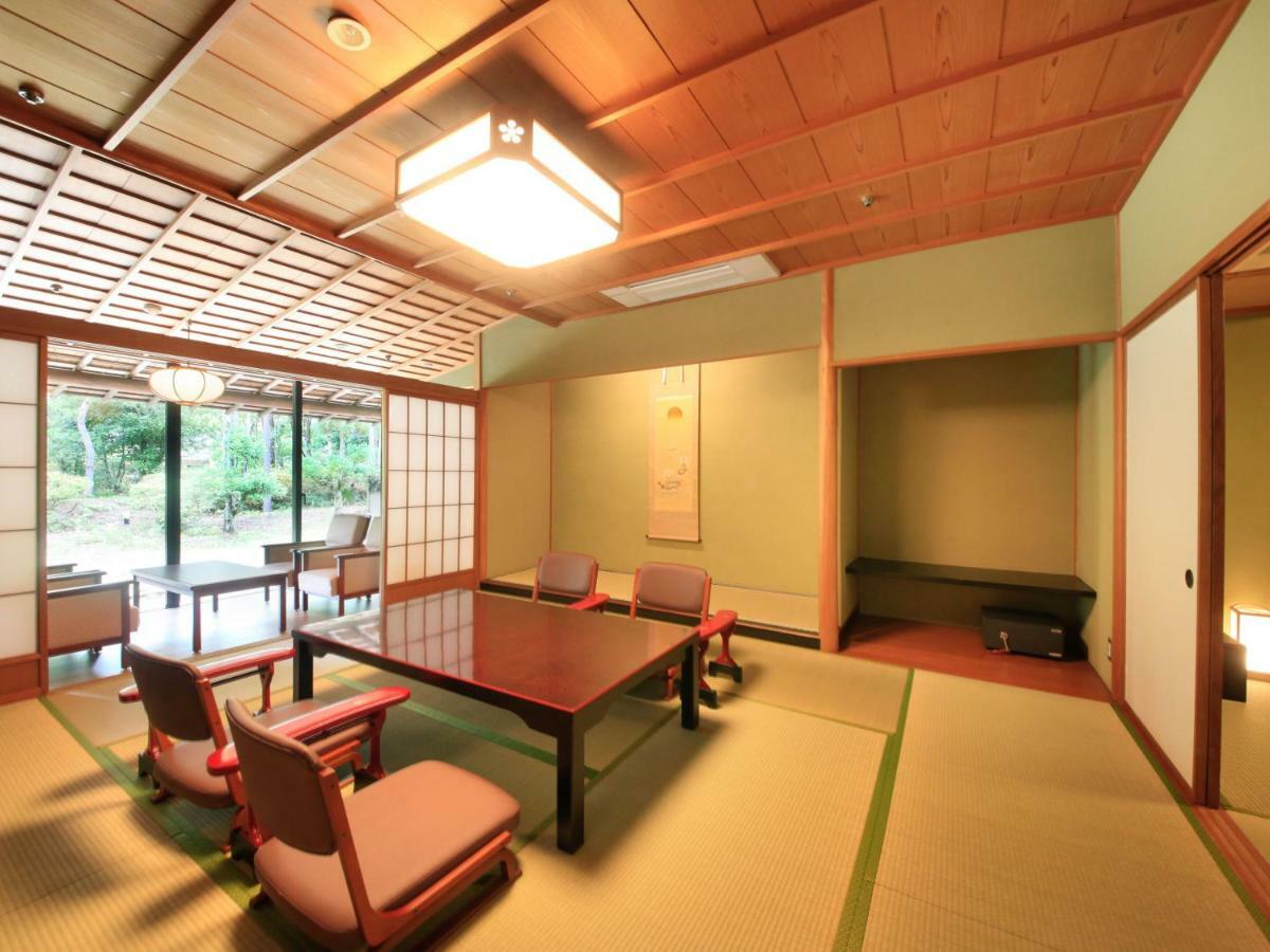 Yamashiro Onsen Miyabi No Yado Kaga Hyakumangoku Hotel Exterior photo