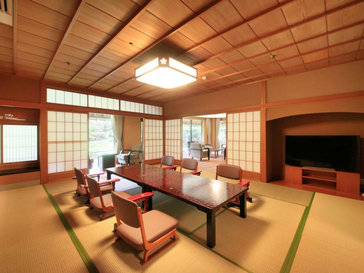 Yamashiro Onsen Miyabi No Yado Kaga Hyakumangoku Hotel Exterior photo