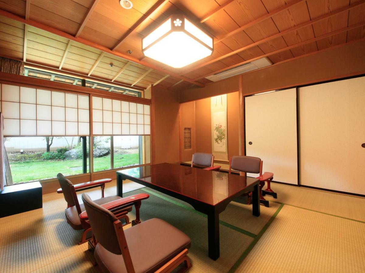 Yamashiro Onsen Miyabi No Yado Kaga Hyakumangoku Hotel Exterior photo